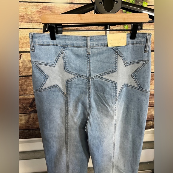 Altar’d State High Rise Flare Star Jeans NWT Size 29 - Picture 4 of 7